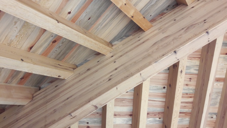 Poutre en lamellé-collé, école d'Evisa Poutre en lamellé-collé, école d'Evisa